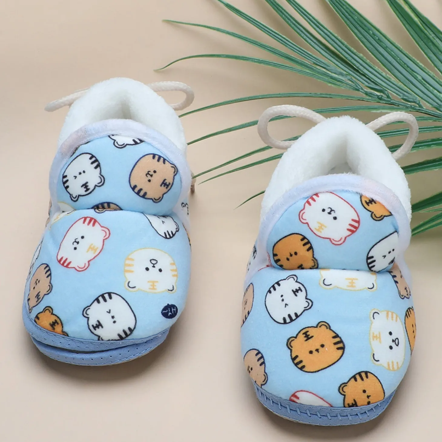 Baby Moo Kitty Face Printed Soft Slip-On Anti-Skid Plush Warm Booties - Blue