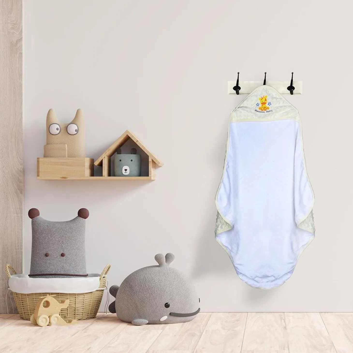 Giraffe White Hooded Bubble Blanket