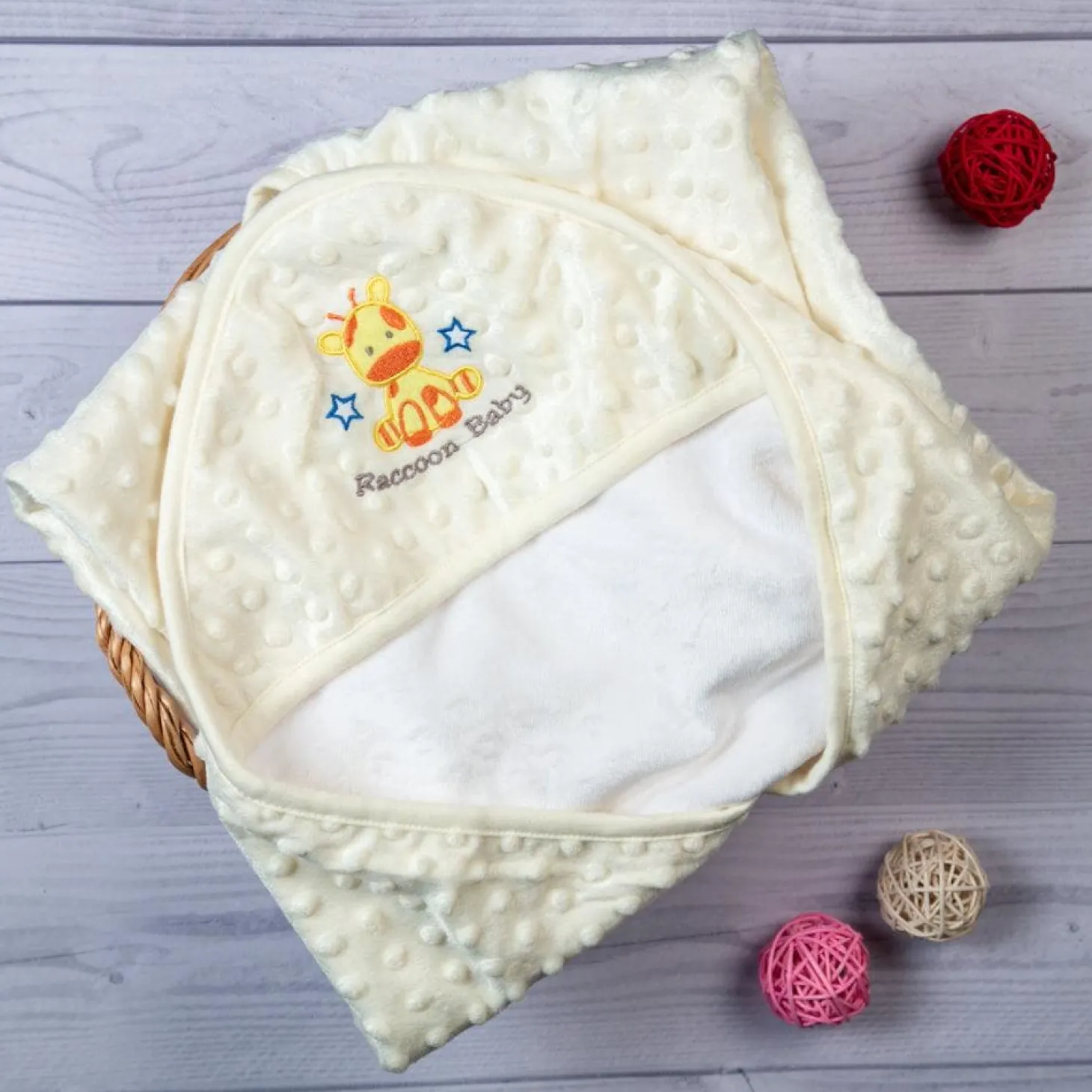 Giraffe White Hooded Bubble Blanket